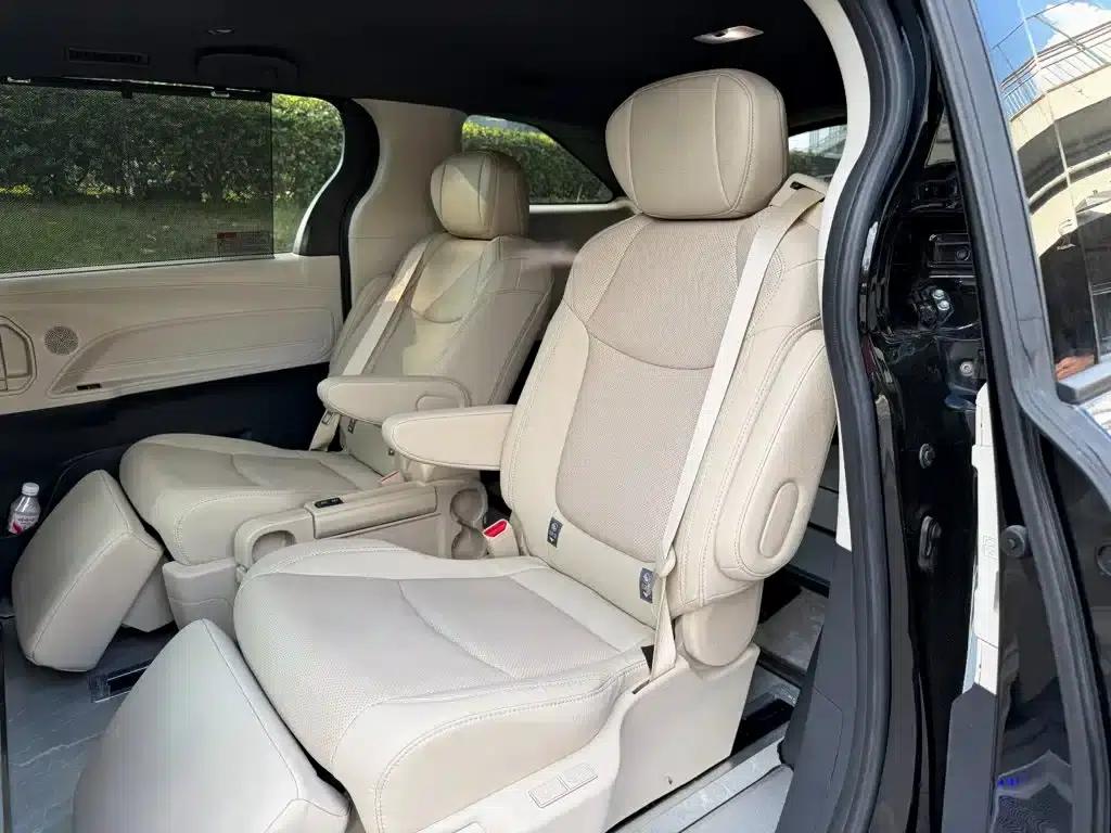 2024 Sienna 2.5L Hybrid Premium Edition — миниатюра 10