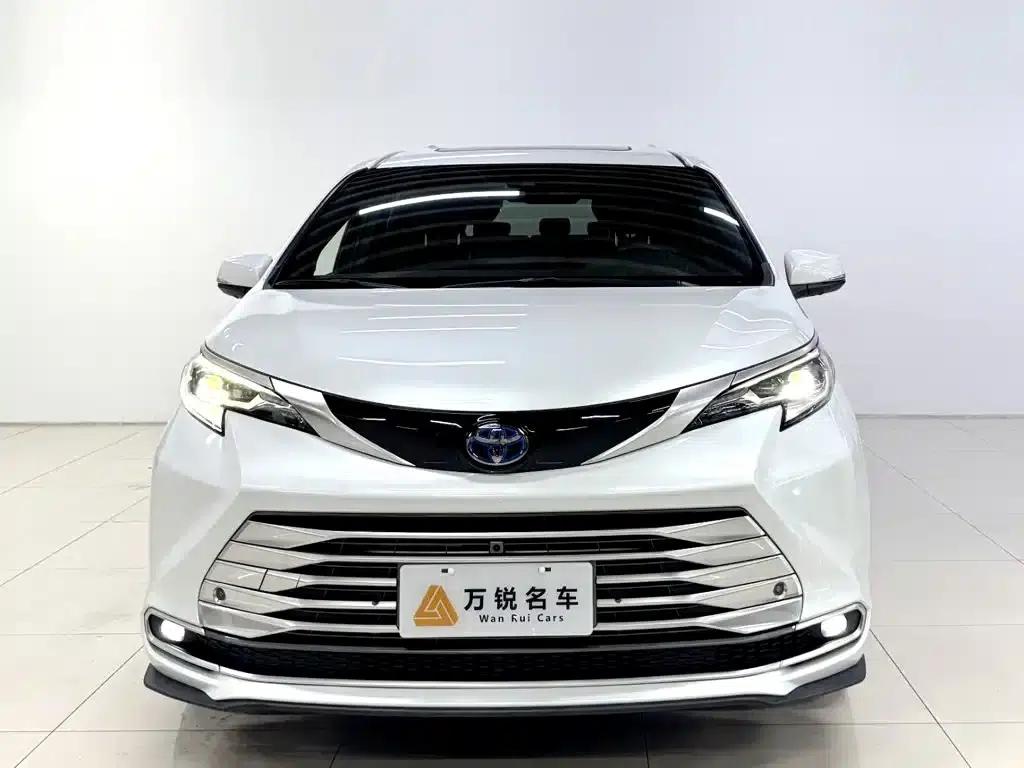 2021 Sienna 2.5L Hybrid Platinum Edition — миниатюра 2