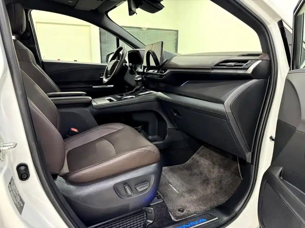 2021 Sienna 2.5L Hybrid Platinum Edition — миниатюра 11