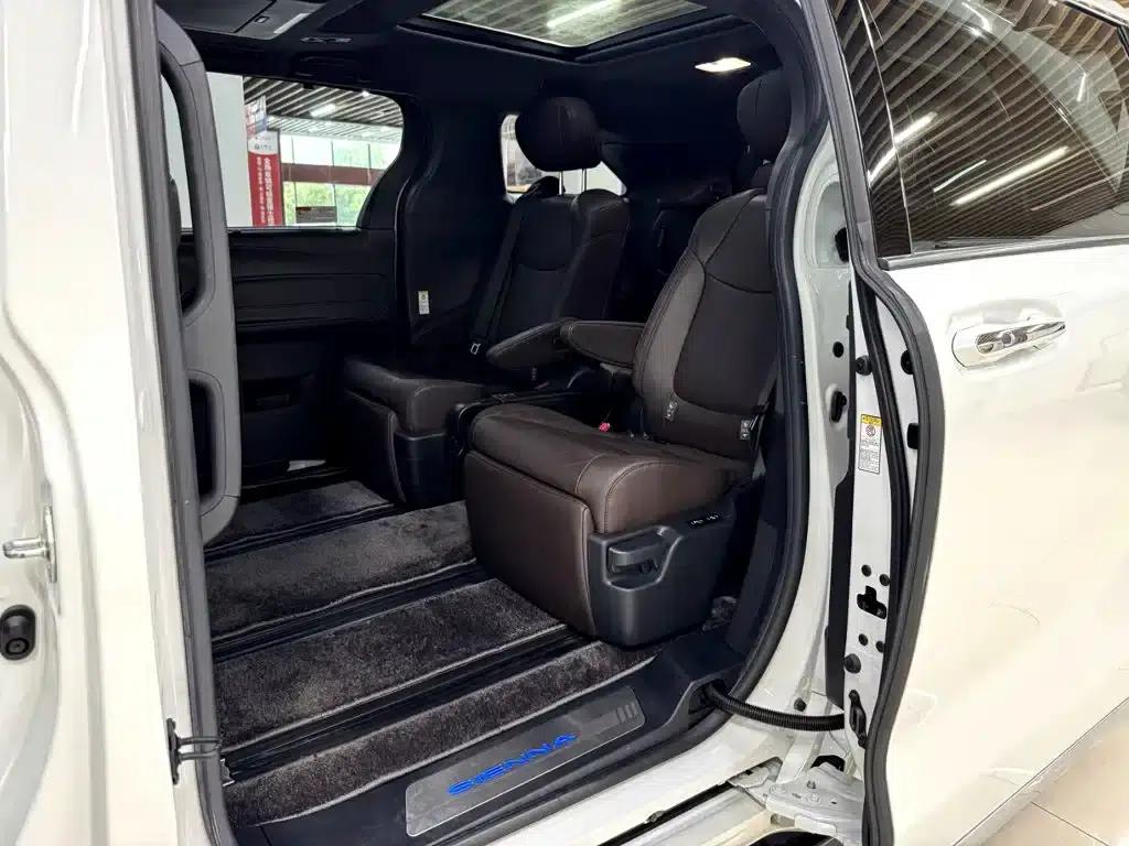 2021 Sienna 2.5L Hybrid Platinum Edition — миниатюра 12