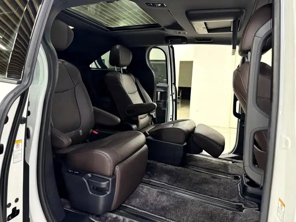 2021 Sienna 2.5L Hybrid Platinum Edition — миниатюра 13