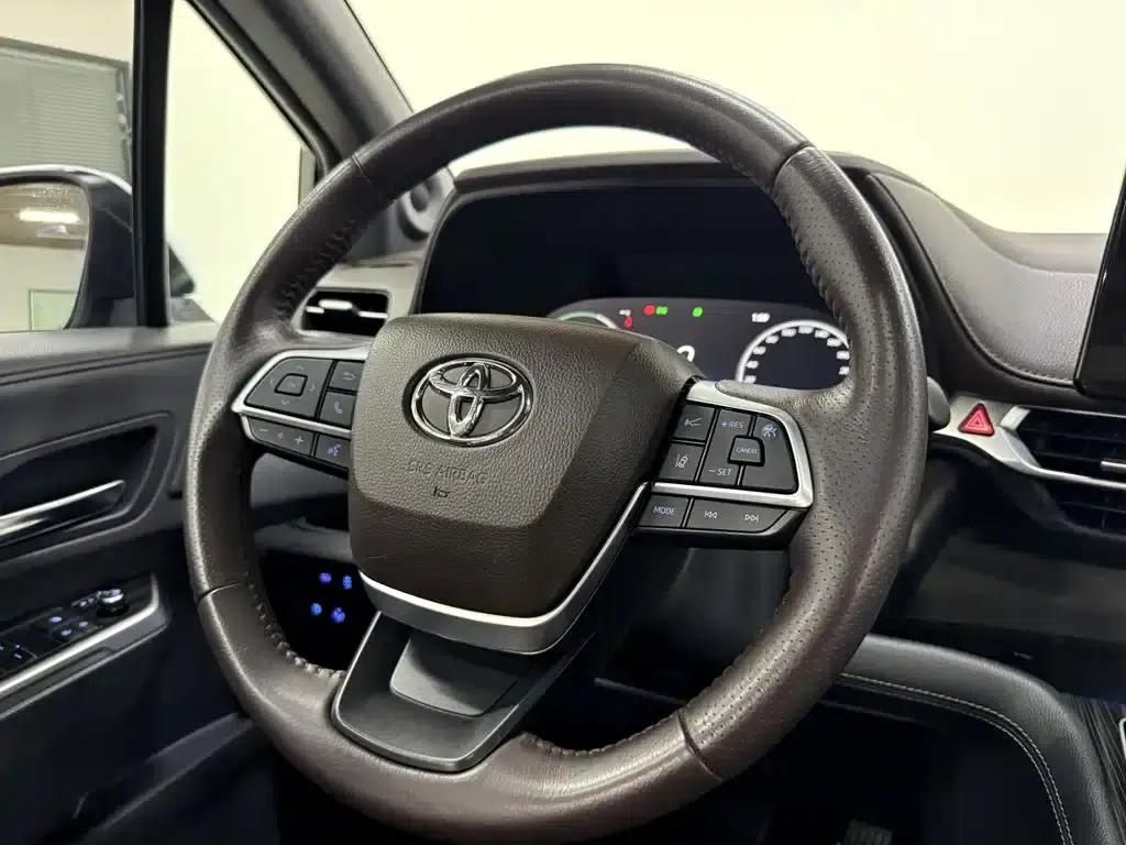 2021 Sienna 2.5L Hybrid Platinum Edition — миниатюра 15