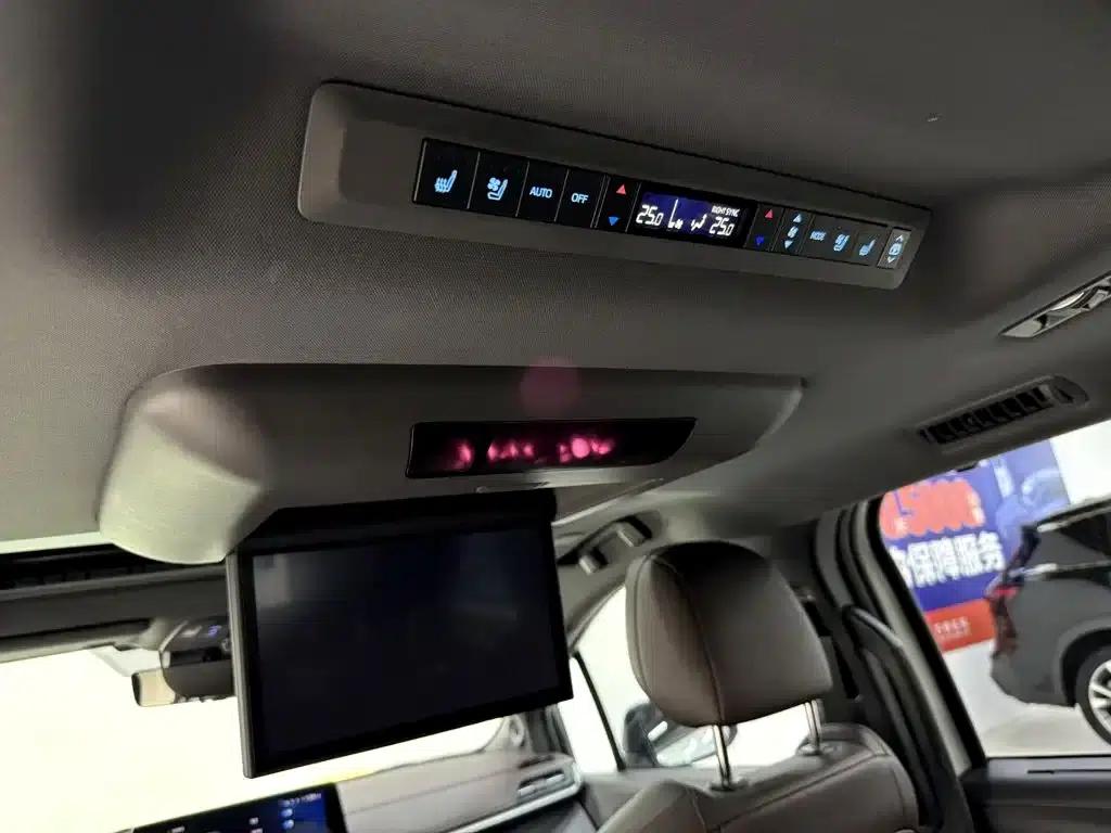 2021 Sienna 2.5L Hybrid Platinum Edition — миниатюра 21