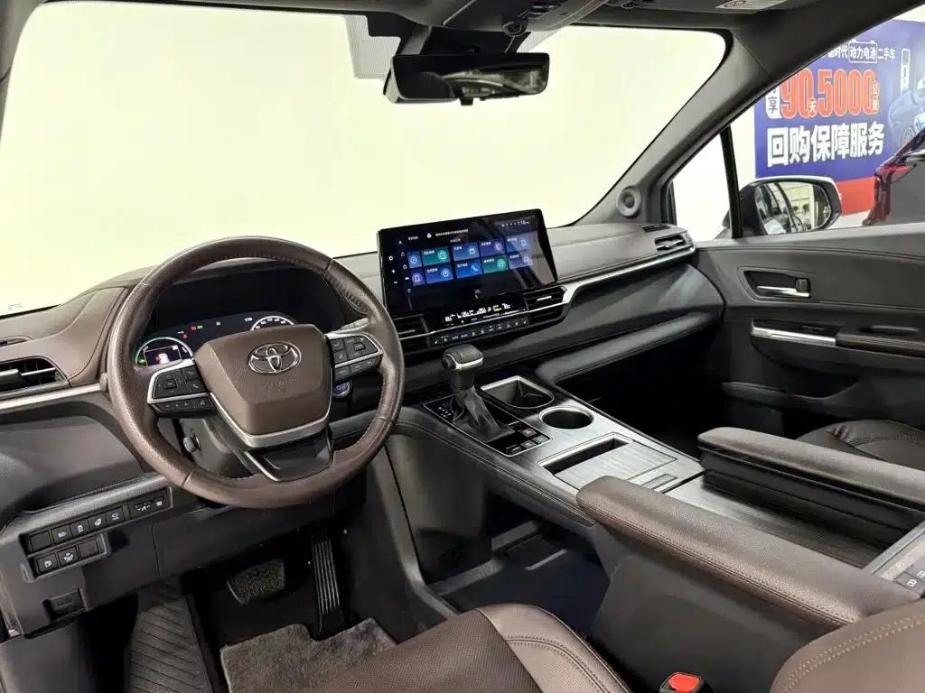 2021 Sienna 2.5L Hybrid Platinum Edition — миниатюра 22