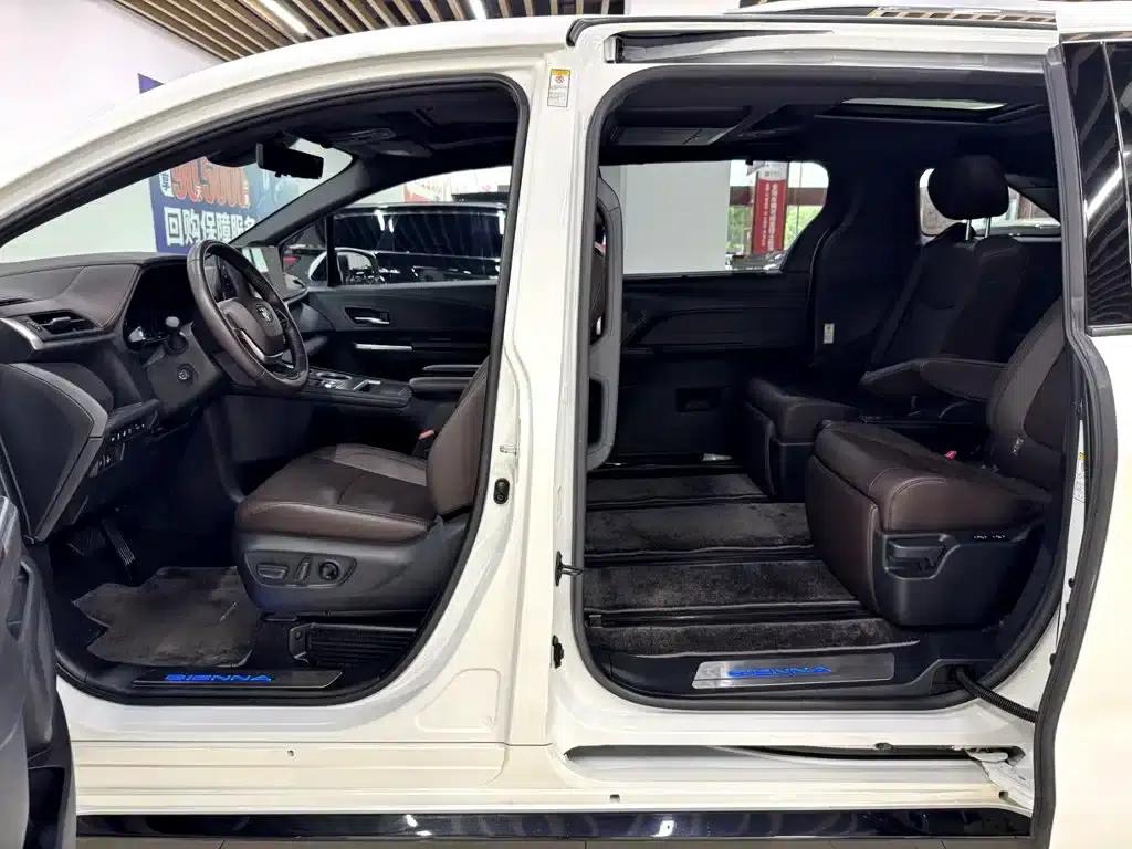 2021 Sienna 2.5L Hybrid Platinum Edition — миниатюра 23