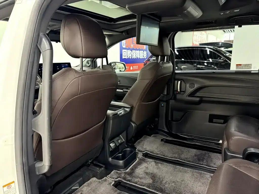 2021 Sienna 2.5L Hybrid Platinum Edition — миниатюра 24