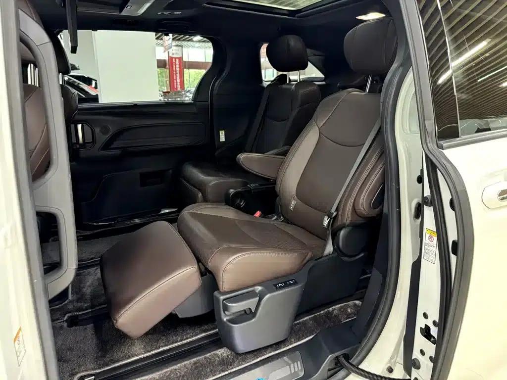 2021 Sienna 2.5L Hybrid Platinum Edition — миниатюра 25