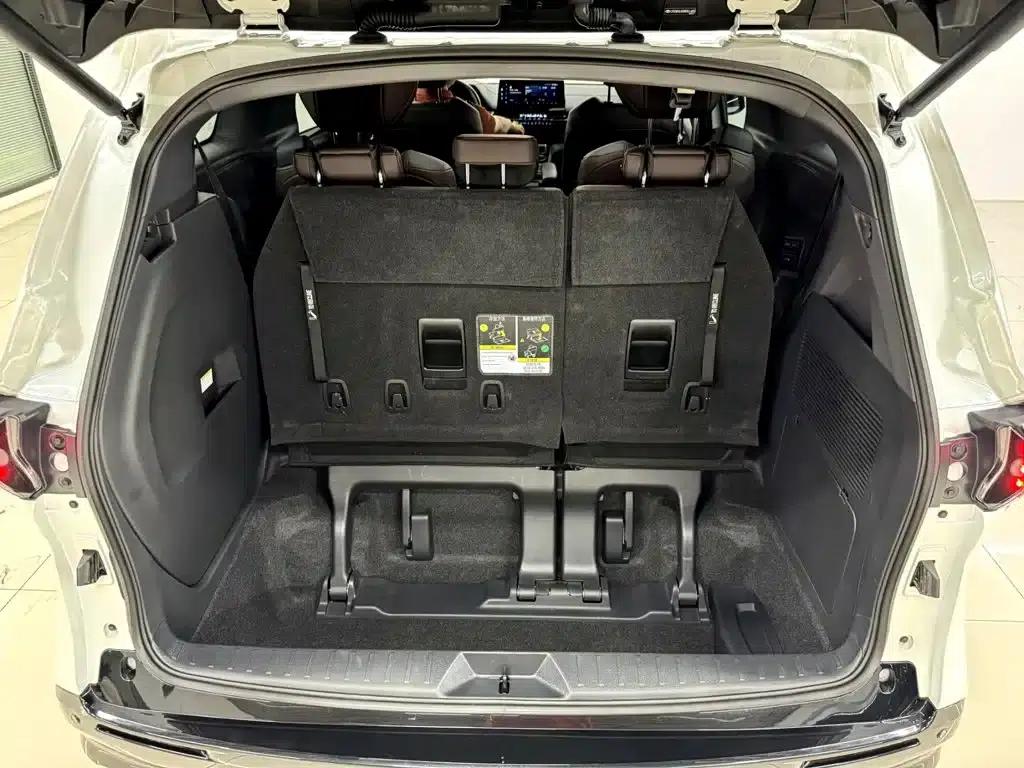 2021 Sienna 2.5L Hybrid Platinum Edition — миниатюра 26