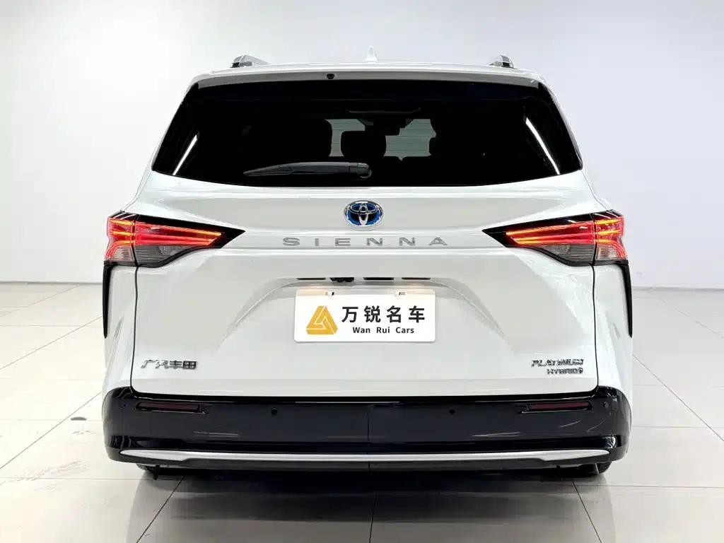 2021 Sienna 2.5L Hybrid Platinum Edition — миниатюра 4