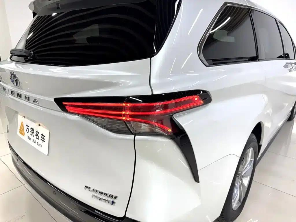 2021 Sienna 2.5L Hybrid Platinum Edition — миниатюра 7