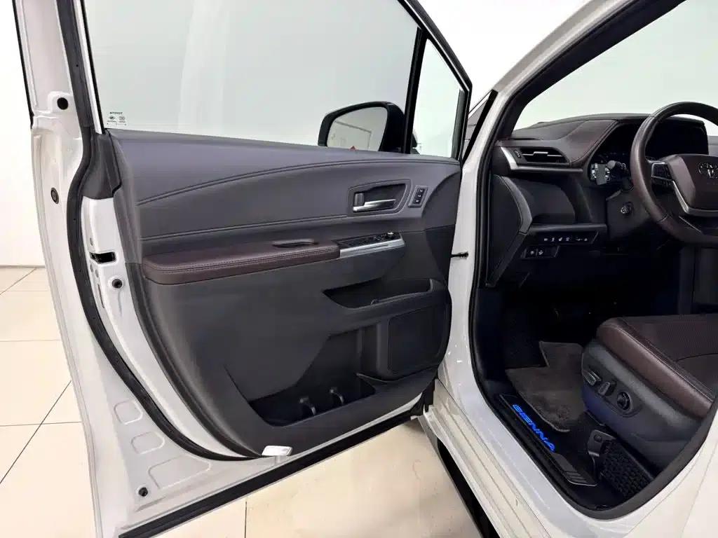 2021 Sienna 2.5L Hybrid Platinum Edition — миниатюра 8