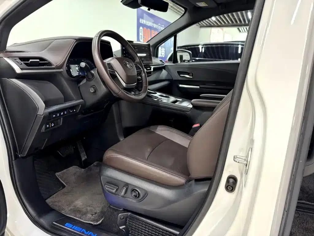 2021 Sienna 2.5L Hybrid Platinum Edition — миниатюра 9