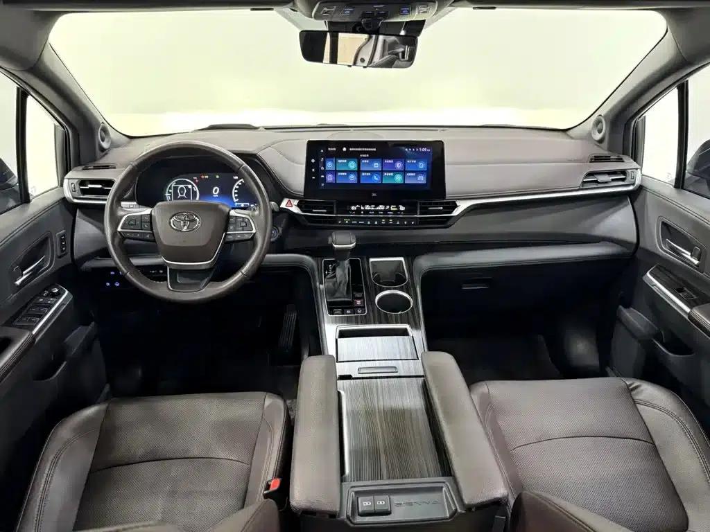 2021 Sienna 2.5L Hybrid Platinum Edition — миниатюра 10