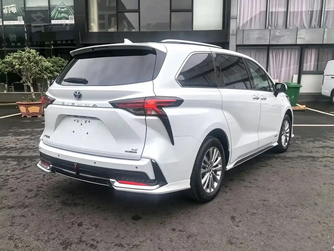 2023 Sienna 2.5L Hybrid Comfort Edition — миниатюра 4