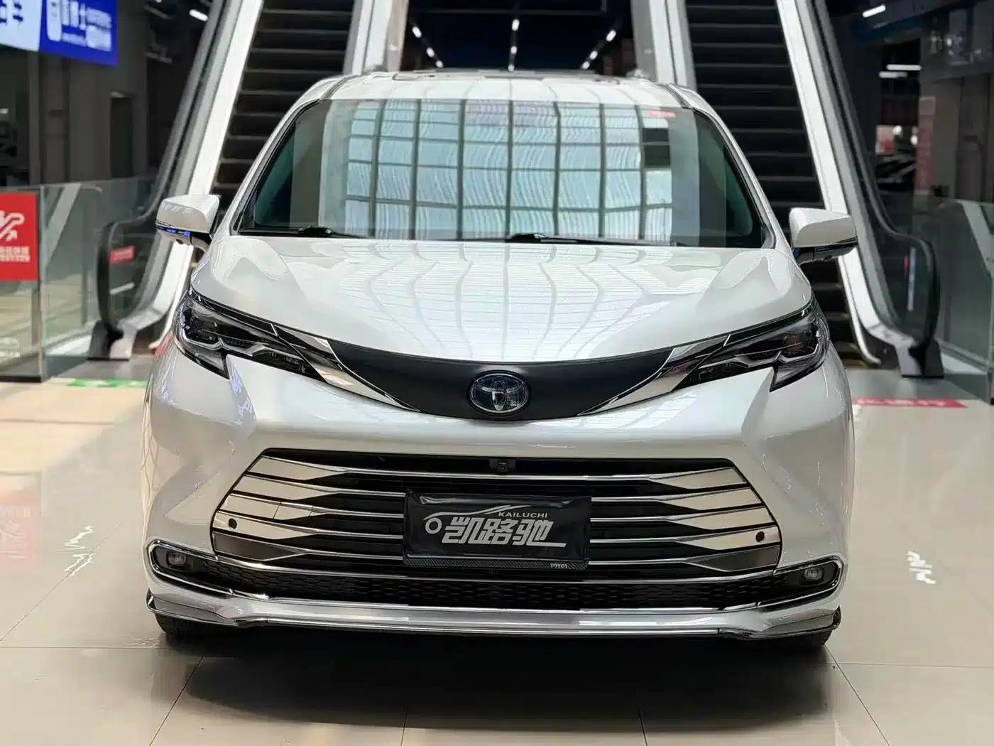 2023 Sienna 2.5L Hybrid Comfort Edition — миниатюра 2