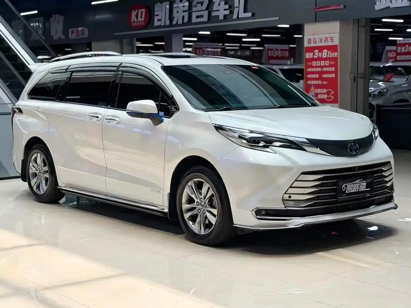 2023 Sienna 2.5L Hybrid Comfort Edition — миниатюра 3