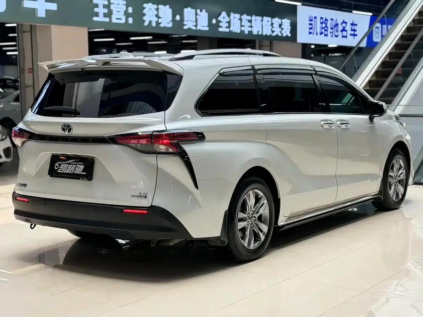 2023 Sienna 2.5L Hybrid Comfort Edition — миниатюра 8