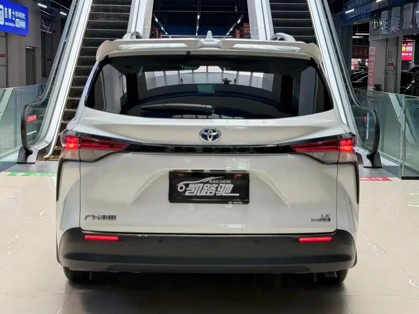 2023 Sienna 2.5L Hybrid Comfort Edition — миниатюра 9