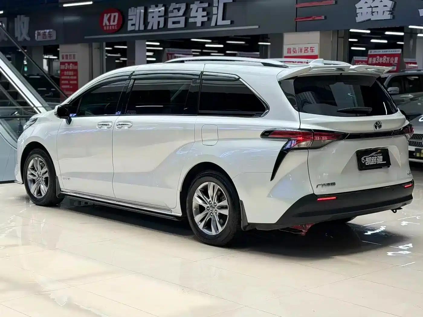 2023 Sienna 2.5L Hybrid Comfort Edition — миниатюра 10