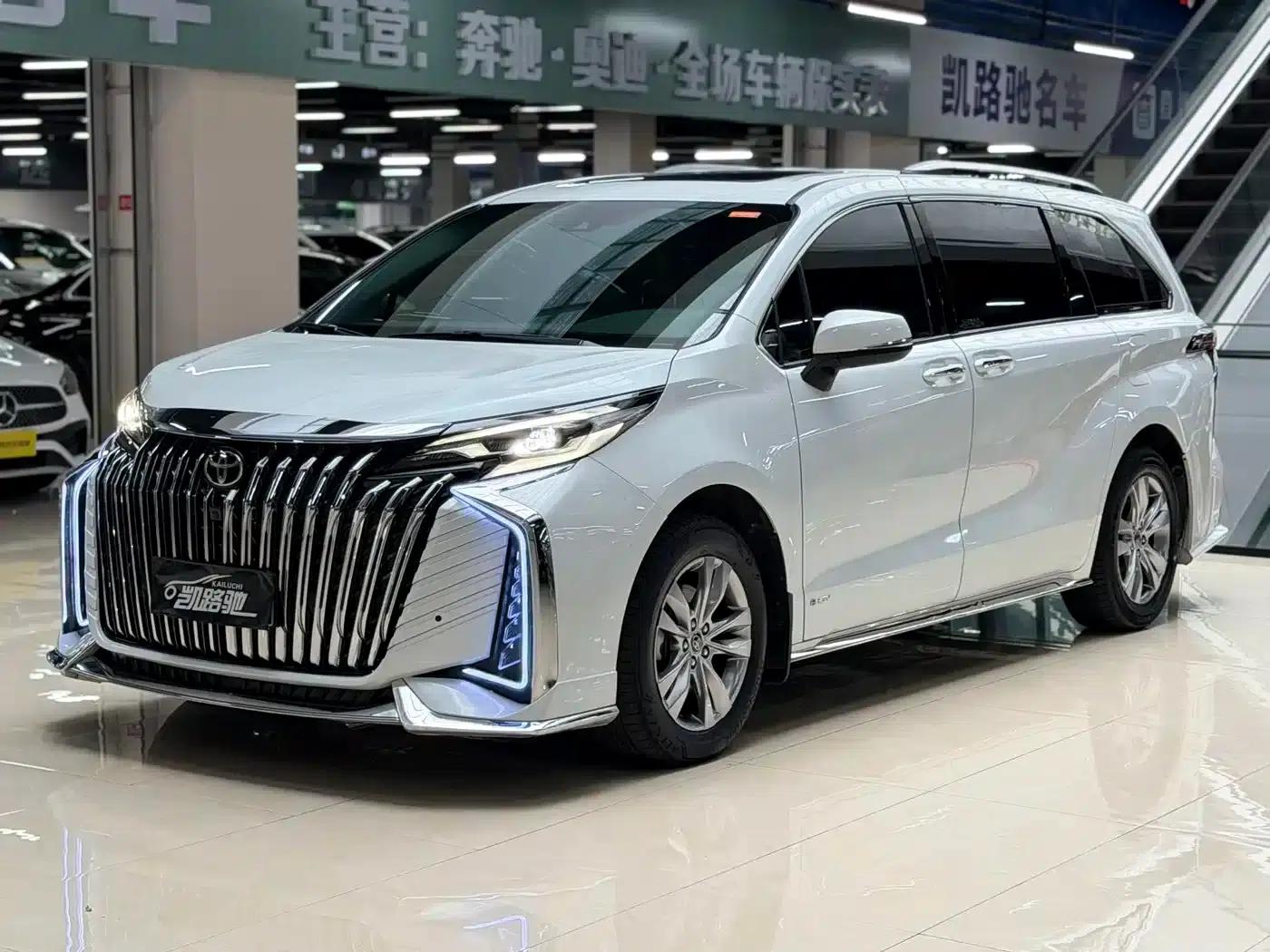 2024 Sienna 2.5L Hybrid Comfort Edition — миниатюра 1