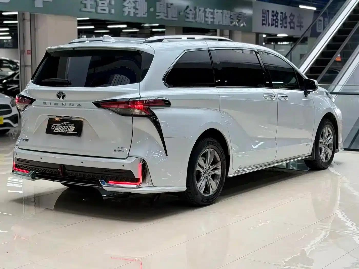 2024 Sienna 2.5L Hybrid Comfort Edition — миниатюра 4