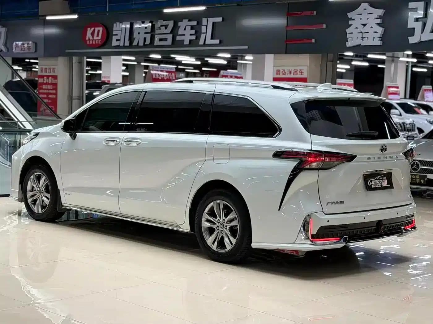 2024 Sienna 2.5L Hybrid Comfort Edition — миниатюра 6