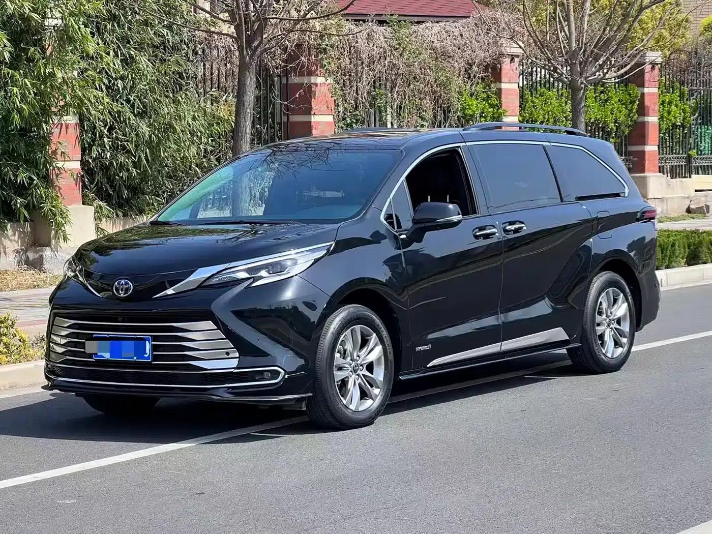 2024 Sienna 2.5L Hybrid Premium Edition — миниатюра 1
