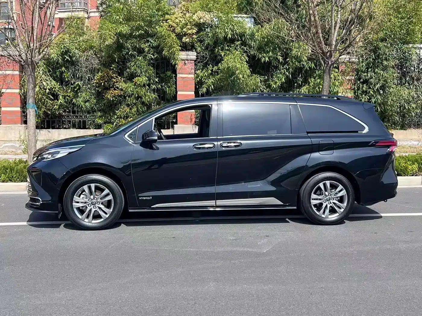 2024 Sienna 2.5L Hybrid Premium Edition — миниатюра 2