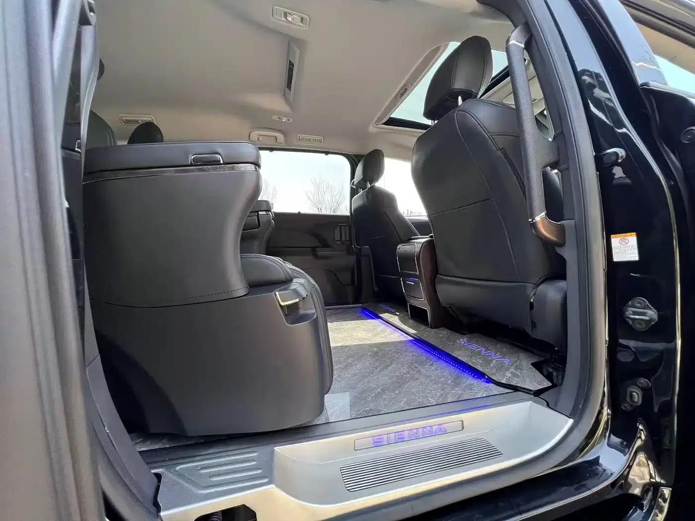 2024 Sienna 2.5L Hybrid Premium Edition — миниатюра 11