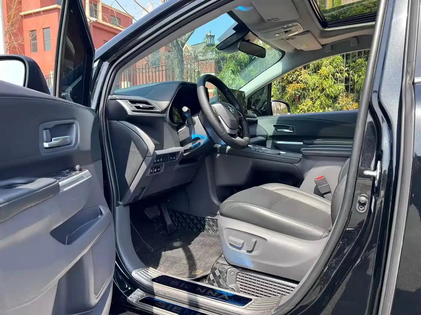 2024 Sienna 2.5L Hybrid Premium Edition — миниатюра 14