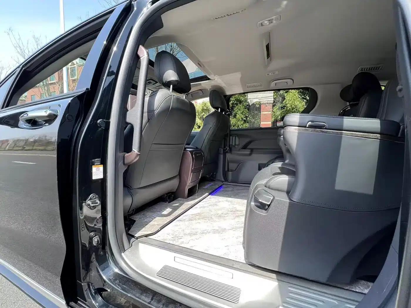 2024 Sienna 2.5L Hybrid Premium Edition — миниатюра 16
