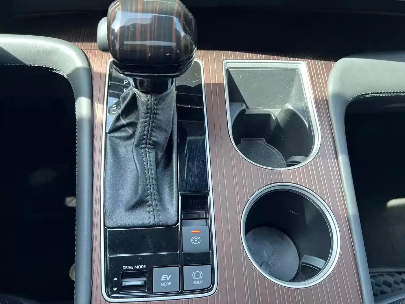 2024 Sienna 2.5L Hybrid Premium Edition — миниатюра 17