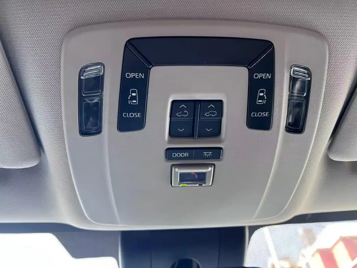 2024 Sienna 2.5L Hybrid Premium Edition — миниатюра 19