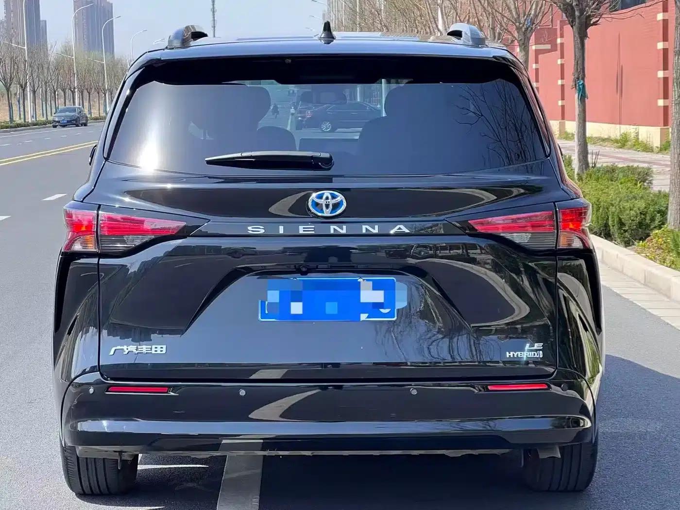 2024 Sienna 2.5L Hybrid Premium Edition — миниатюра 4