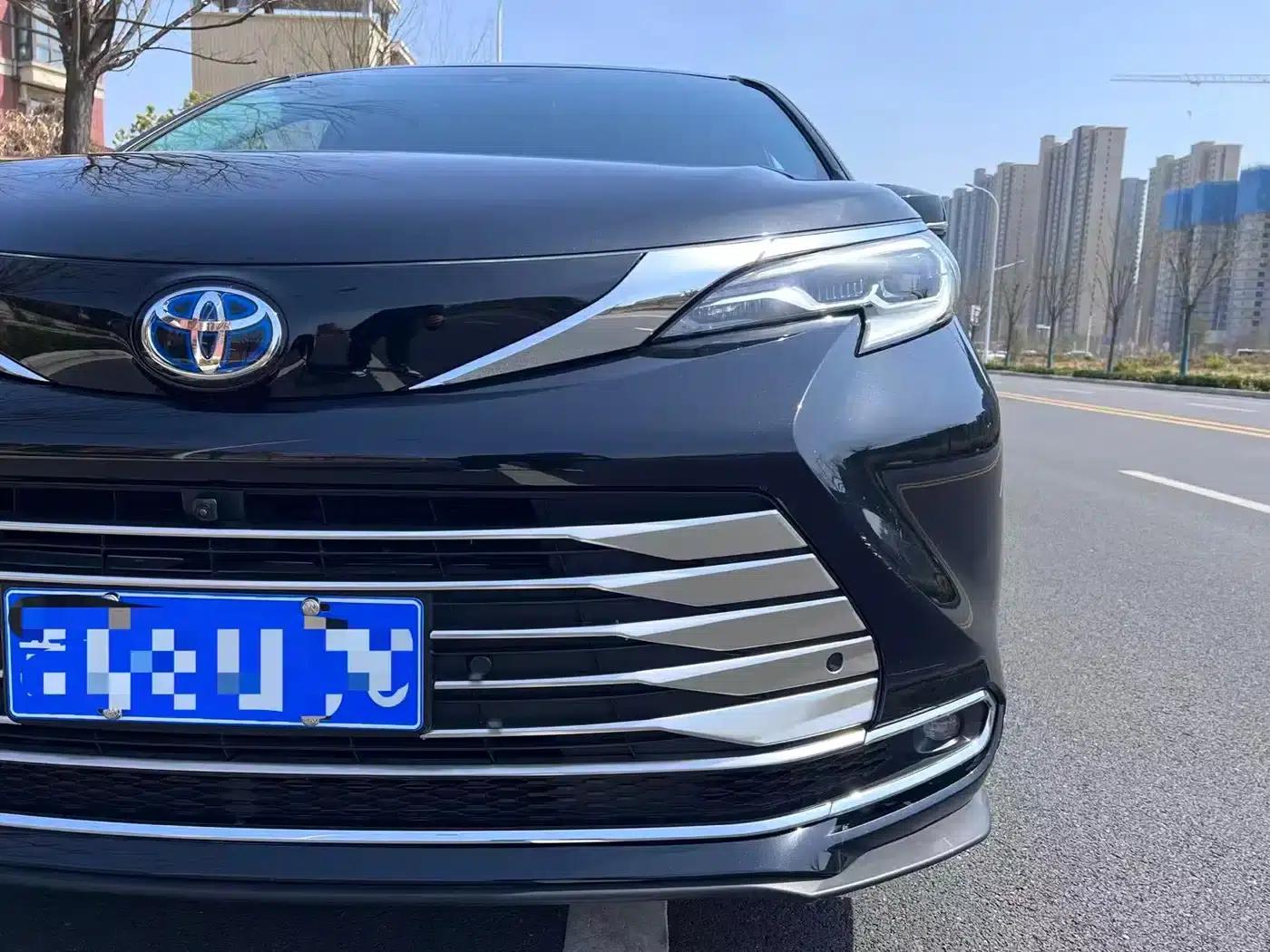 2024 Sienna 2.5L Hybrid Premium Edition — миниатюра 8