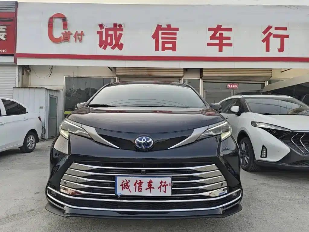 2023 Sienna 2.5L Hybrid Premium Edition — миниатюра 2
