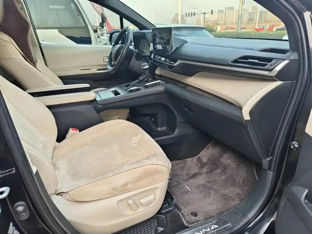 2023 Sienna 2.5L Hybrid Premium Edition — миниатюра 13