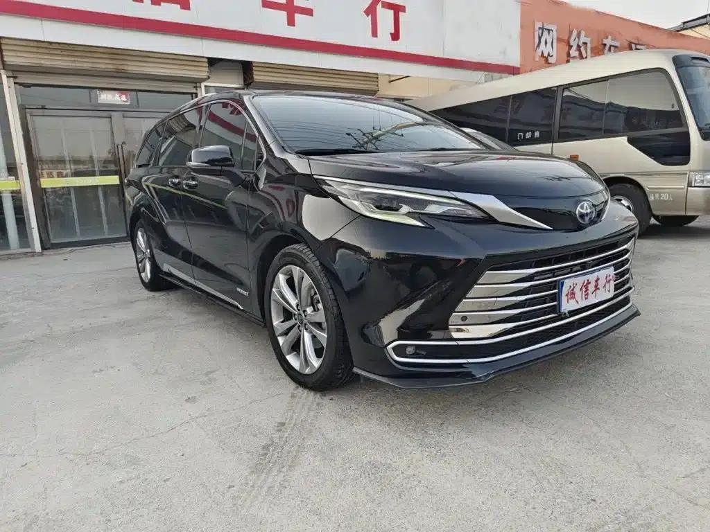 2023 Sienna 2.5L Hybrid Premium Edition — миниатюра 3