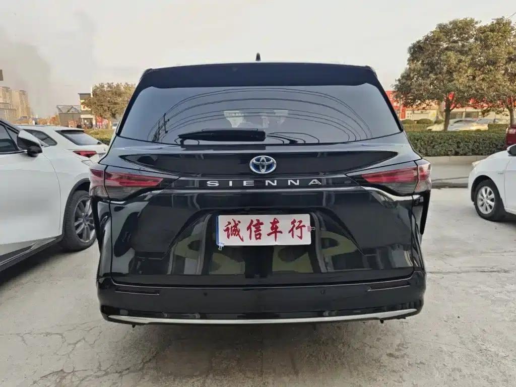 2023 Sienna 2.5L Hybrid Premium Edition — миниатюра 4