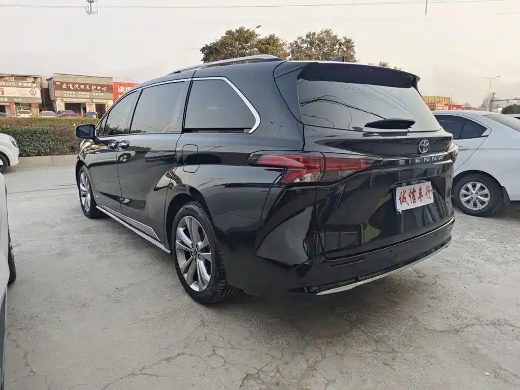 2023 Sienna 2.5L Hybrid Premium Edition — миниатюра 5