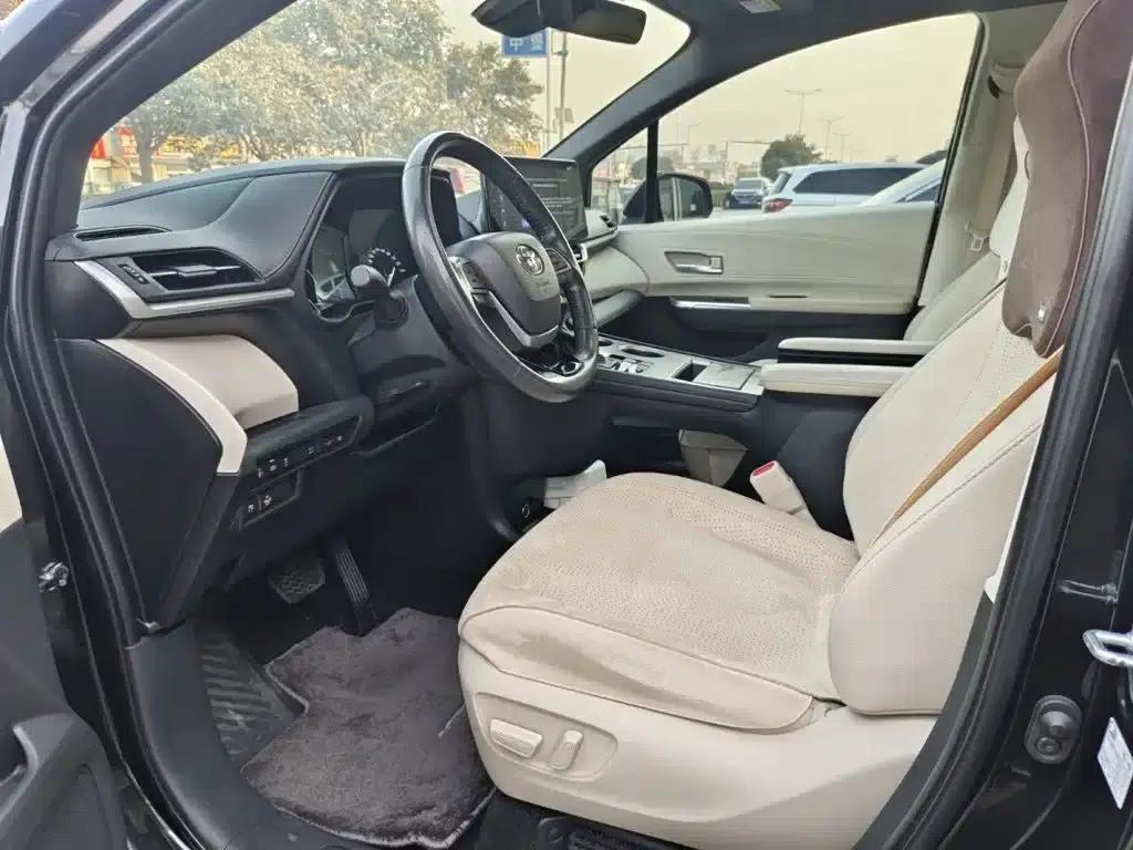 2023 Sienna 2.5L Hybrid Premium Edition — миниатюра 8