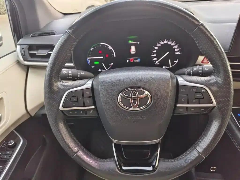 2023 Sienna 2.5L Hybrid Premium Edition — миниатюра 9