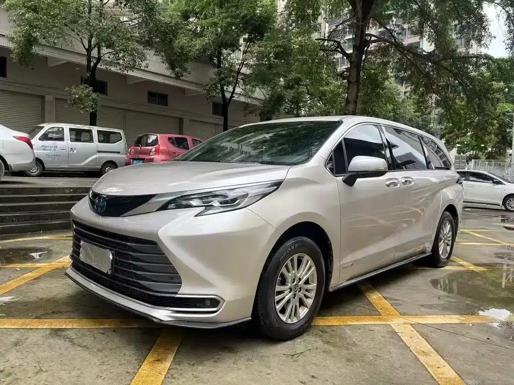 2021 Sienna 2.5L Hybrid Luxury Edition — миниатюра 1