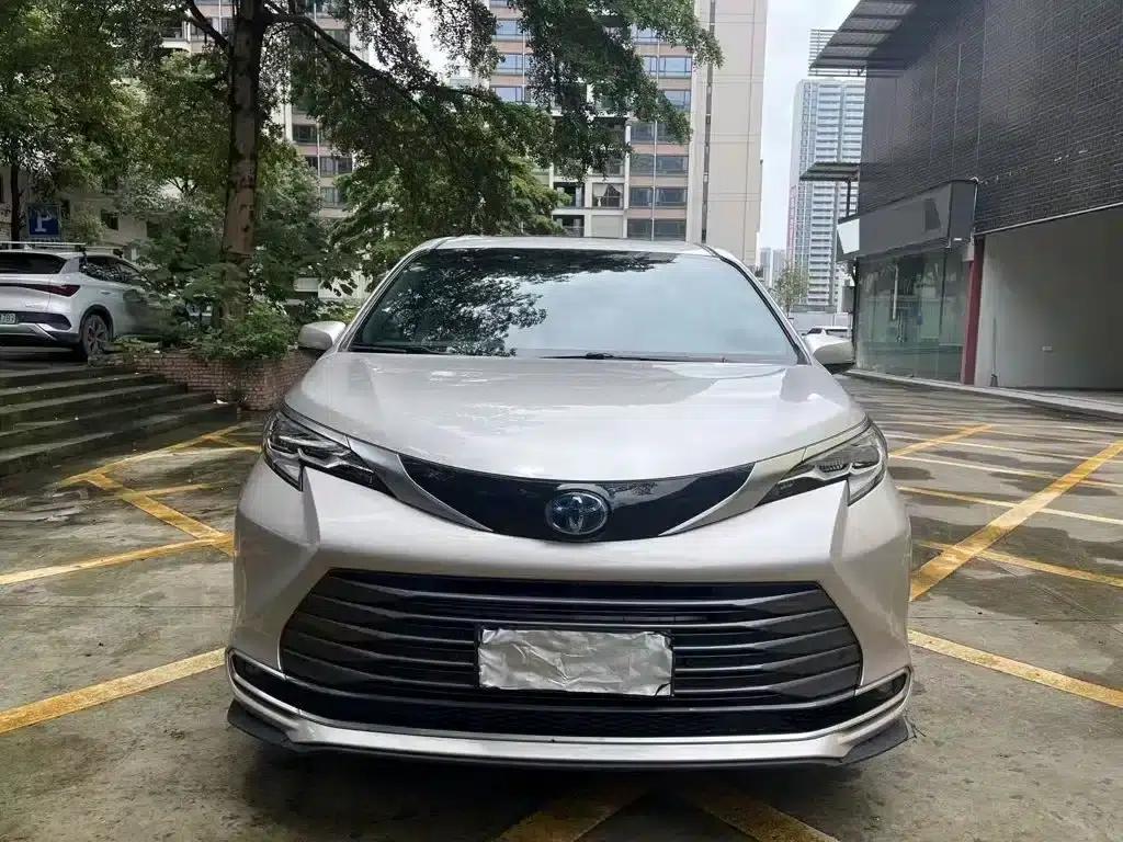 2021 Sienna 2.5L Hybrid Luxury Edition — миниатюра 3