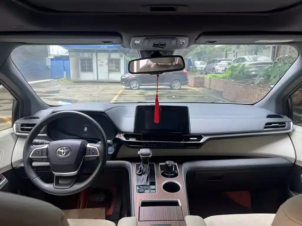 2021 Sienna 2.5L Hybrid Luxury Edition — миниатюра 6