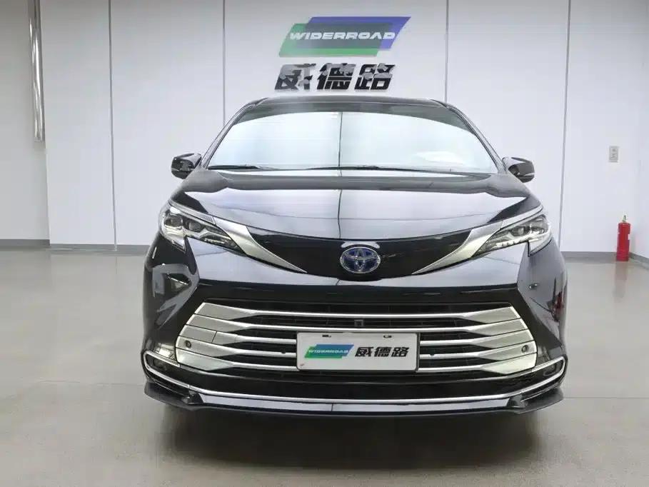 2021 Sienna 2.5L Hybrid Platinum Edition — миниатюра 2