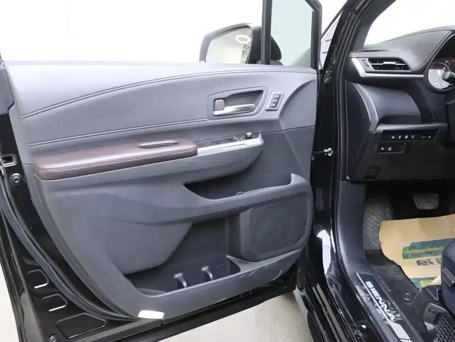 2021 Sienna 2.5L Hybrid Platinum Edition — миниатюра 11