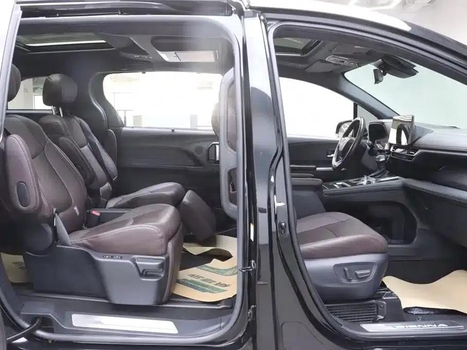 2021 Sienna 2.5L Hybrid Platinum Edition — миниатюра 18