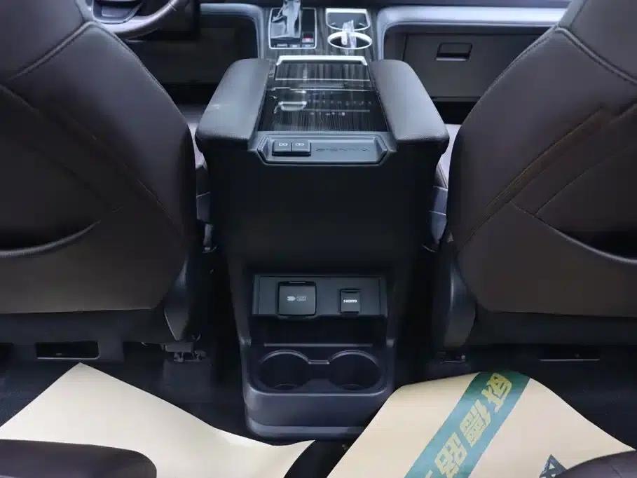 2021 Sienna 2.5L Hybrid Platinum Edition — миниатюра 20