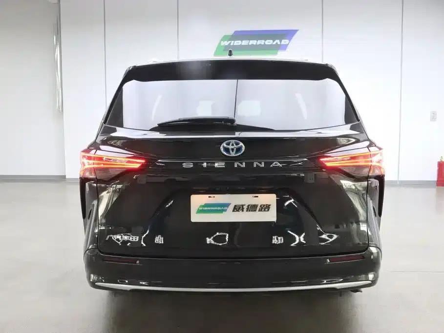 2021 Sienna 2.5L Hybrid Platinum Edition — миниатюра 3